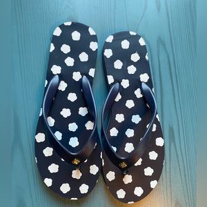 Kate spade navy and white floral flip flops